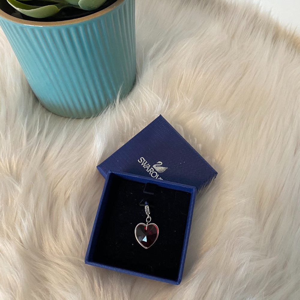 Swarovski // read heart chain/pendant